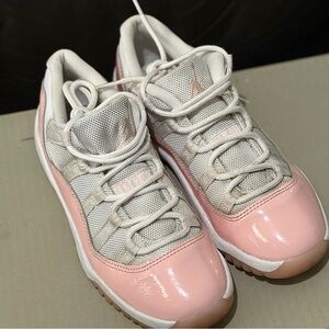 Jordan 11 Retro Low Pink kids size 2.5Y